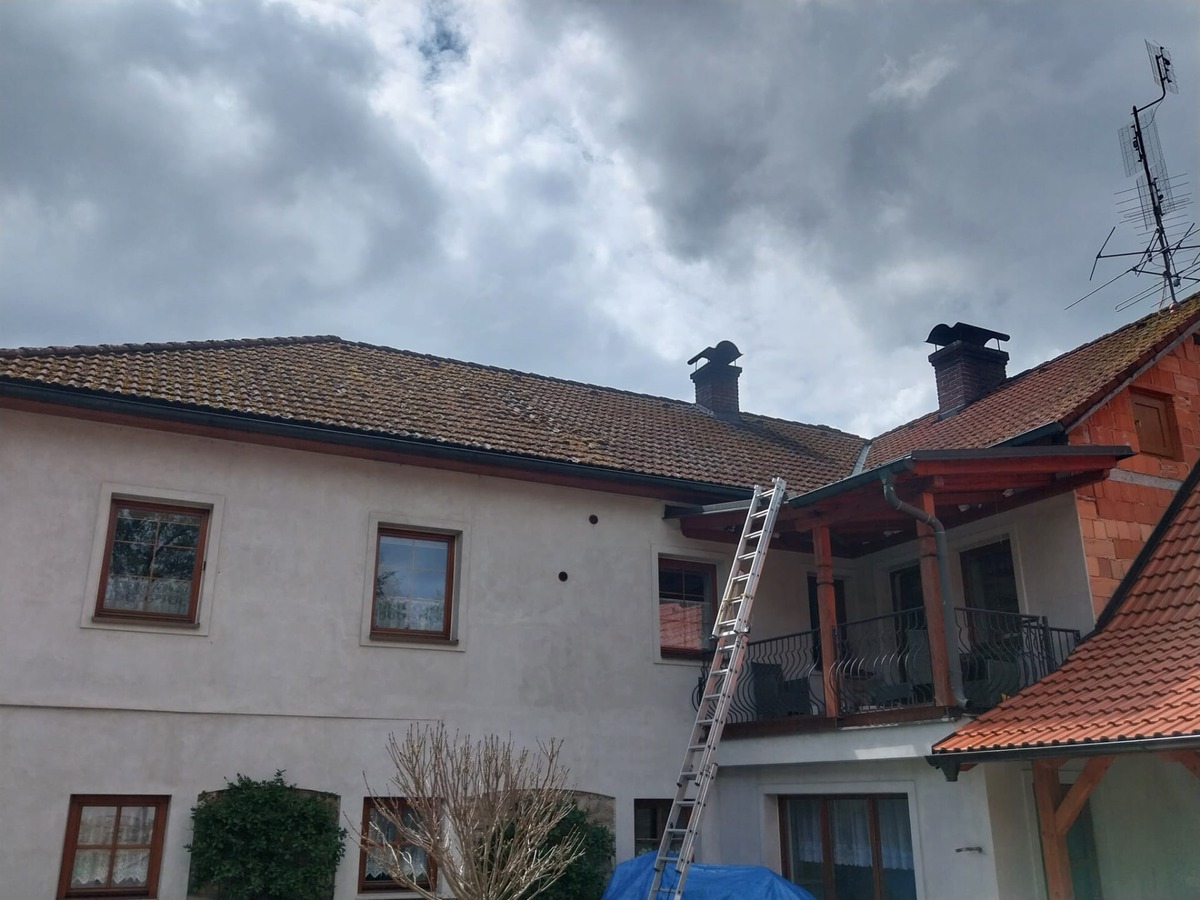 Tlakové čištění fasády rodinného domu v Praze vysokotlakým strojem